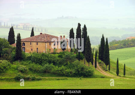 Toskana Haus Im Nebel - Toskana Haus im Nebel 07 Stockfoto