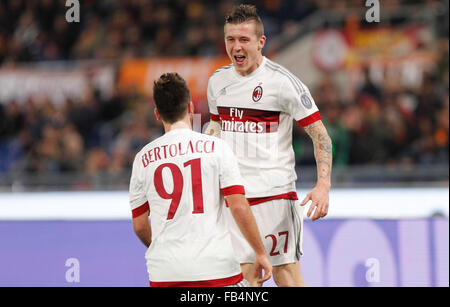 Stadion Olimpico, Rom, Italien. 9. Januar 2016. Serie A-Fußball-Liga. AS Rom gegen AC Mailand. Kucka feiert nach seinem ausgleichenden Tor für 1-1 © Aktion Plus Sport/Alamy Live News Stockfoto