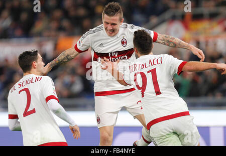 Stadion Olimpico, Rom, Italien. 9. Januar 2016. Serie A-Fußball-Liga. AS Rom gegen AC Mailand. Kucka feiert nach seinem ausgleichenden Tor für 1-1 © Aktion Plus Sport/Alamy Live News Stockfoto