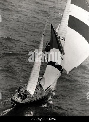 AJAXNETPHOTO. 24. MÄRZ 1978. KANAL, ENGLAND - FLYING DUTCHMAN NÄHERT SICH RENNENDE - HOLLÄNDISCHE YACHT FLYER HEADS-UP-KANAL IN RICHTUNG ZIELLINIE VON DER VIERTEN ETAPPE DES RENNENS WHITBREAD. FOTO: JONATHAN EASTLAND/AJAX REF; 1977 01 Stockfoto