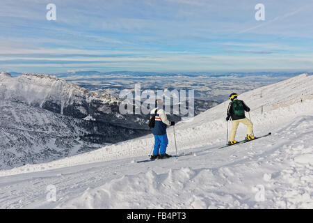 Schifahrer auf der Kasprowy Wierch in Zakopane in der Tatra im Winter. Zakopane ist eine Stadt in Polen in Tatra Mountains.Kasprowy Wierch Berg in Zakopane und das beliebteste Skigebiet in Polen Stockfoto