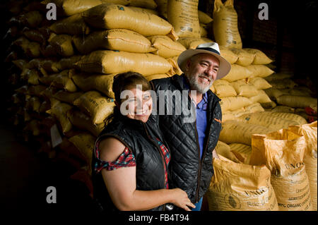 Inhaber und Frau Schokoladenfabrik in Ecuador Stockfoto