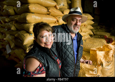 Inhaber und Frau Schokoladenfabrik in Ecuador Stockfoto