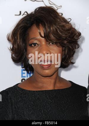 Los Angeles, CA, USA. 9. Januar 2016. Alfre Woodard im Ankunftsbereich für Spirit Awards 2015 nominierten Brunch, BOA Steakhouse, Los Angeles, CA 9. Januar 2016. Bildnachweis: Dee Cercone/Everett Collection/Alamy Live-Nachrichten Stockfoto
