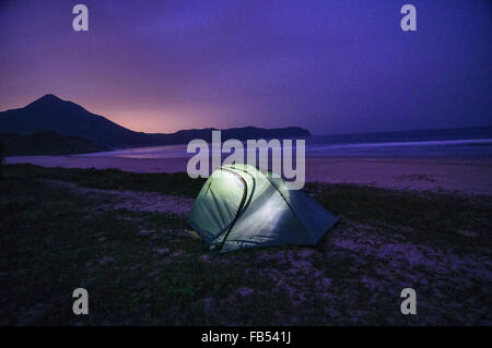 Camping am Tai Long Wan (Big Wave Bay) Strand, Sai Kung, Hong Kong Stockfoto