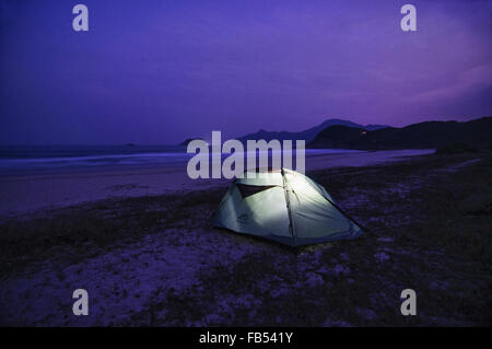 Camping am Tai Long Wan (Big Wave Bay) Strand, Sai Kung, Hong Kong Stockfoto