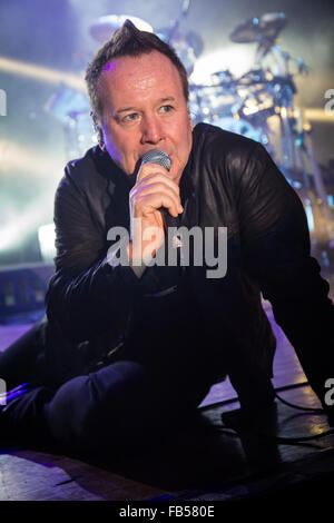 Mailand Italien. 28. Februar 2012. Die schottischen Rockband Simple Minds führt live auf der Bühne in Alcatraz während der "5 X 5 Tour" Stockfoto