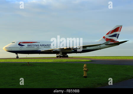 British Airways Boeing 747-400 bei Kemble, Cotwold Flughafen warten auf Abschied, alle 4 Rolls-Royce-Motoren, die entfernt wurden Stockfoto