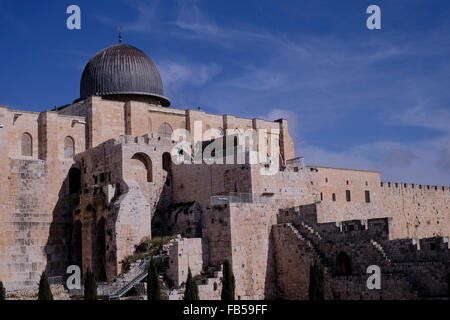 Blick auf die Al-Aksa Moschee entlang der südlichen Mauer des Tempelbergs, bekannt als das Edle Heiligtum und für Muslime als der Haram esh-Sharif in der Altstadt von Ostjerusalem Israel Stockfoto