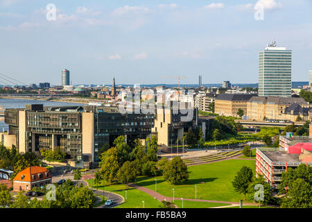 Düsseldorf, Deutschland, Parlament Gebäude von Nord Rhein Westfalen, links, und Apartmenthäuser, Rhein, Stockfoto