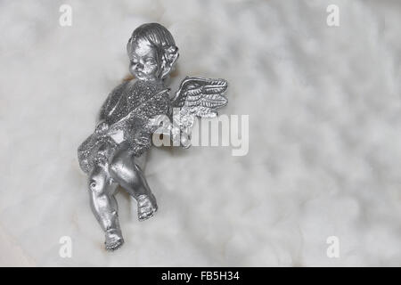 Engel Figur auf Watte Wolke Wirkung Hintergrund Stockfoto