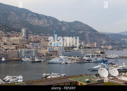 Blick auf Hafen von Herkules, im Stadtteil La Condamine, Fürstentum Monaco. Stockfoto