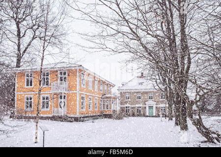 Brunnslasarettet liegt am Ramlosa Brunnspark am Stadtrand von Helsingborg, Schweden im Winter. Stockfoto