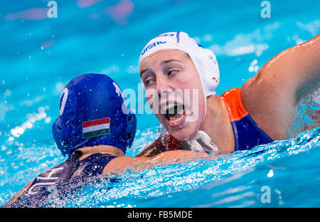 Belgrad, Serbien. 10. Januar 2016. LEN europäischen Wasserball Meisterschaft 2016 Niederlande NED (weiß) Vs Ungarn HUN (blau) Frauen 11 KLAASSEN Lieke NED Kombank Arena, Belgrad, Serbien Day01 01.10.2016 Credit: Insidefoto/Alamy Live-Nachrichten Stockfoto