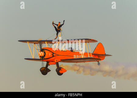 Breitling Wingwalkers Team bei Al Ain Air Show 2015 in Al Ain, Vereinigte Arabische Emirate Stockfoto