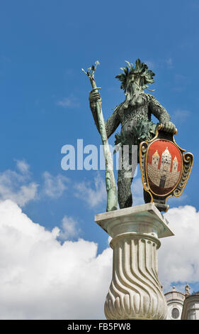 Wilder Mann (wilder Mann) Statue in der Nähe des großen Festspielhauses in Salzburg, Österreich Europa. Figur gemacht Blatt Kupfer im Jahre 1620, w Stockfoto