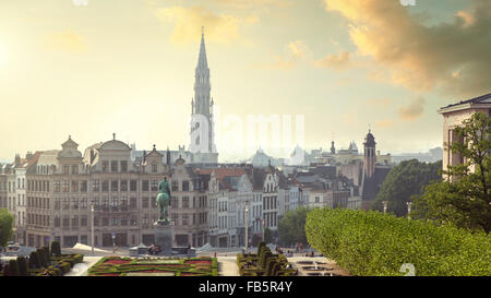 Sonnenuntergang auf Monts des Arts in Brüssel, Belgien. Header für website Stockfoto