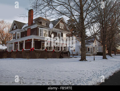 Cazenovia, New York, USA. 5. Januar 2016. Einer der vielen schönen Häuser, die Linie Albany Street in Cazenovia, New York Stockfoto