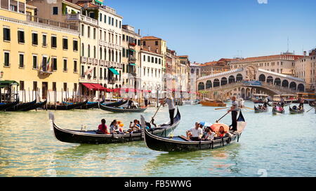 Gondel mit Touristen am Canal Grande, Venedig Stadtbild, Veneto, Italien, UNESCO Stockfoto