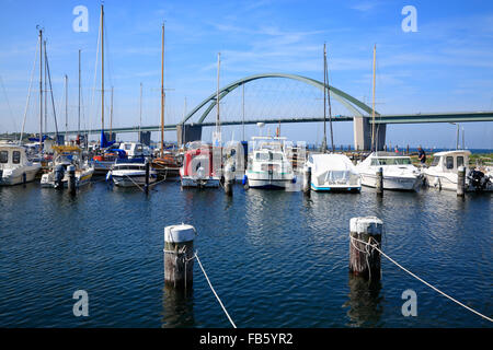 Boote vor fehmarnsund - Brücke, Fehmarn, Ostsee, Schleswig-Holstein, Deutschland Stockfoto