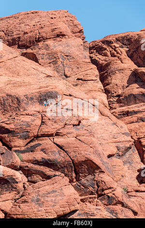 Wanderer zwischen den roten Felsen von Calico-1-Gebiet in der Calico Hills von Red Rock Canyon National Conservation Area Stockfoto