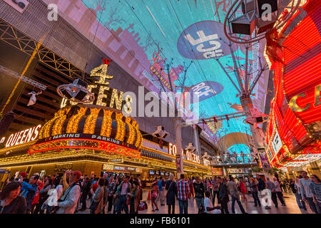 Die Fremont Street Erfahrung (FSE), eine Fußgängerzone und Attraktion in Downtown Las Vegas, Nevada. Stockfoto