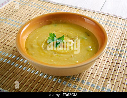 Dhal Baht - Vegan gewürzt Gelbe Erbsen Stockfoto