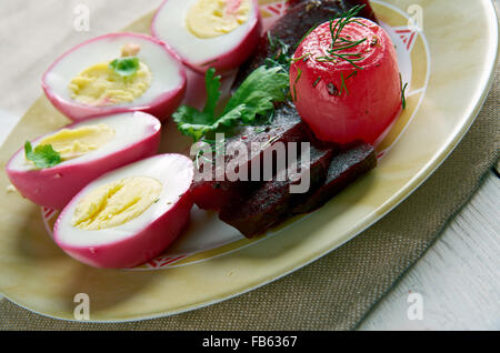 Pennsylvania Dutch eingelegte Rüben und Eggs.hard, gekochten Eiern, die in einer Salzlake Rüben geheilt werden. Küche von der mittleren Westen United Stockfoto