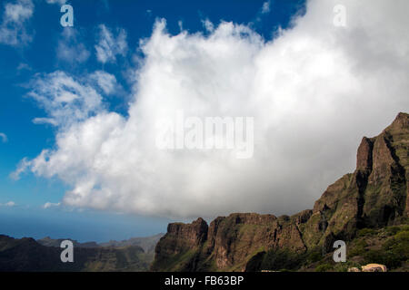 Silhouette des Berges in den regnerischen Tag auf Teneriffa, Kanarische Inseln, Spanien Stockfoto