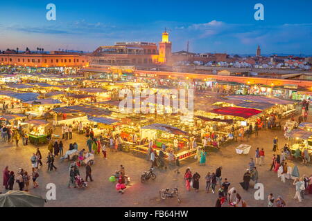 Medina von Marrakesch, Djemaa el Fna Platz in der Nacht, Marokko, Afrika Stockfoto