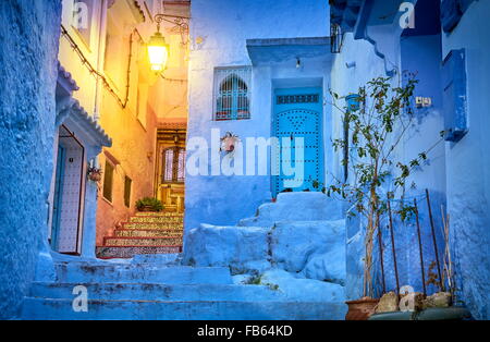 Blau gestrichene Wände in alte Medina von Chefchaouen (Chaouen). Marokko, Afrika Stockfoto
