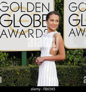 Beverly Hills, Kalifornien, USA. 10. Januar 2016. Schauspielerin ALICIA VIKANDER auf dem roten Teppich bei Ankunft für den 73. Golden Globe Awards statt im Beverly Hilton Hotel. (Kredit-Bild: © Armando Arorizo/Prensa Internacional über ZUMA) Stockfoto