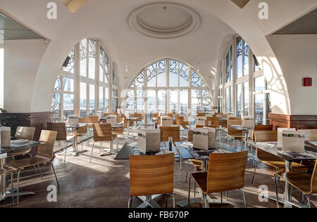 Das Restaurant des Brüsseler Musical Instruments Museum MIM ist berühmt für eine tolle Aussicht über die Stadt und es ist sonntags-Brunch Stockfoto