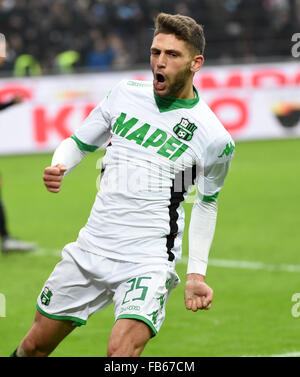 Mailand, Italien. 10. Januar 2016. Domenico Berardi von Sassuolo feiert scoring während der italienischen Serie A-Fußballspiel gegen Inter Mailand in Mailand, Italien, 10. Januar 2016. Inter Mailand verliert 0: 1. © Alberto Lingria/Xinhua/Alamy Live-Nachrichten Stockfoto