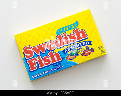 Eine Schachtel mit schwedischen Fisch, eine fischförmige zäh Süßigkeit, die ursprünglich von schwedischen Süßigkeit Produzent Malaco. Stockfoto