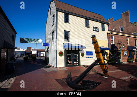 Geschäfte und Schaufenster, Bowens Wharf, Newport, Rhode Island, Vereinigte Staaten von Amerika Stockfoto