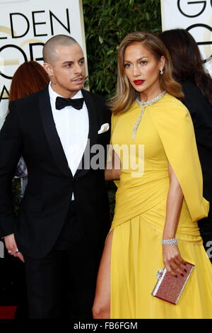 Beverly Hills, Kalifornien, USA. 10. Januar 2016. Jennifer Lopez und Freund Casper Smart kommen für die 73rd Annual Golden Globe Awards im Beverly Hilton Hotel in Beverly Hills, Kalifornien, USA, 10. Januar 2016. Foto: Hubert Boesl/Dpa - NO-Draht-SERVICE-/ Dpa/Alamy Live News Stockfoto