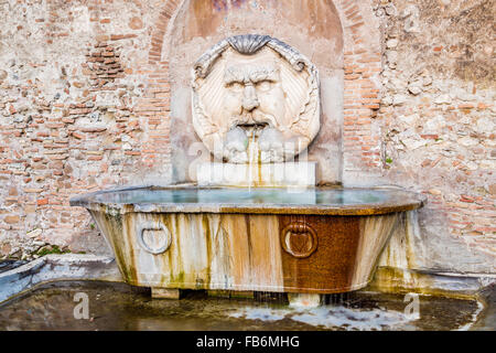 Alten römischen Brunnen der Maske in Rom, Italien Stockfoto