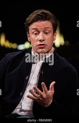 Skavlan TV-Show Dreharbeiten in den Londoner Studios.  Mitwirkende: Jamie Oliver wo: London, Vereinigtes Königreich bei: 3. Dezember 2015 Stockfoto