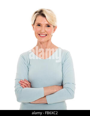 schöne mittlere gealterte Frau mit verschränkten Armen Stockfoto