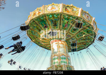 Eine französische altmodischen Stil Karussell, Karussell, Karussell, Jardin d ' Acclimatation, Bois De Boulogne, Paris, Frankreich Stockfoto