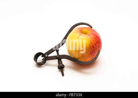 frischer Apfel wird gemessen, um Gewichtsverlust zu vertreten Stockfoto