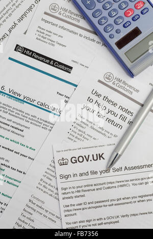 HMRC Leitlinien für die Berechnung der Einkommensteuer SelfAssessment zurück in Großbritannien. Stockfoto