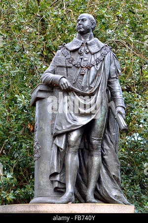 London, England, Vereinigtes Königreich. Statue: Prinz Edward, Herzog von Kent (1767-1820) Vater von Königin Victoria im Park Crescent, Marylebone. Stockfoto