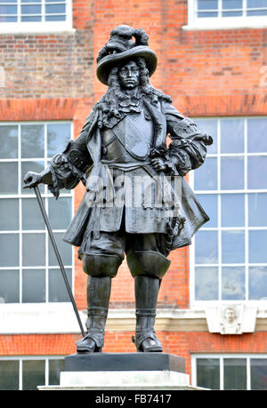 London, England, Vereinigtes Königreich. Statue: Wilhelm III. (1650-1702) von Heinrich Karl Bauck (1907) außerhalb der Kensington Palace Stockfoto