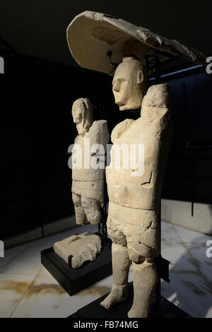 Riesige Statuen von Monte Prama, National Museum of Archaeology von Cagliari, Sardinien, Italien Stockfoto