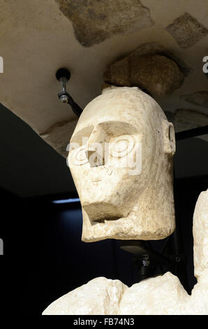 Riesige Statuen von Monte Prama, National Museum of Archaeology von Cagliari, Sardinien, Italien Stockfoto