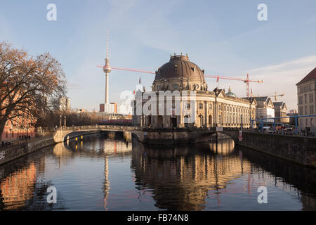 BERLIN - Januar 09: Das Bode-Museum am Januar 09, 2016 in Berlin. Vorderansicht des historischen erhaltene Gebäude. Stockfoto