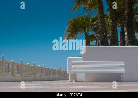 Wände und Bäume im Spanischen Dorf Stockfoto