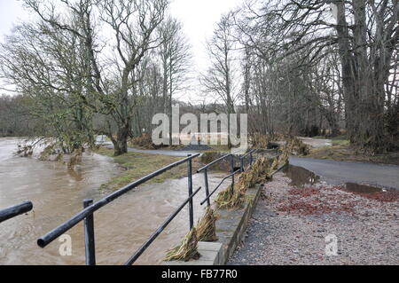 Folgen der Überschwemmungen in der Nähe der Shakin ' Brig, Inveruire Stockfoto